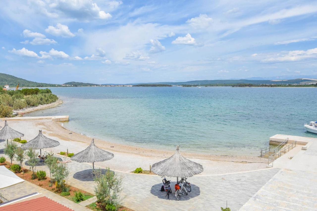 Apartment L And S On The Beach Ugrinici Exterior photo